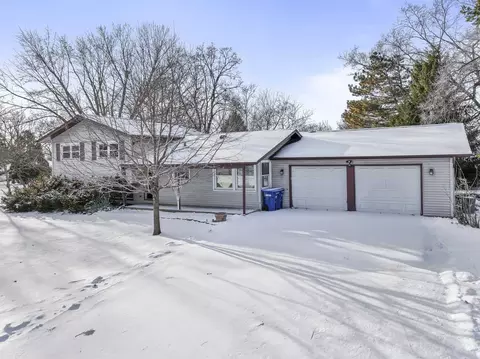 5310 Larkspur Ln, Lisle, IL 60532