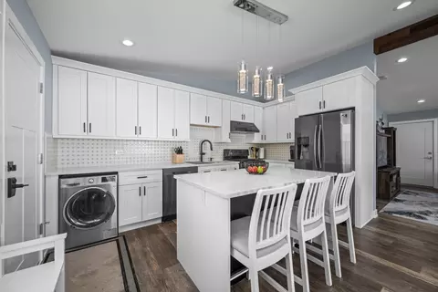 Kitchen - 2212 Fulle St, Rolling Meadows, IL 60008 photo 3 of 5