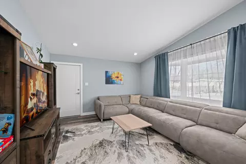 Living - 2212 Fulle St, Rolling Meadows, IL 60008 photo 4 of 4