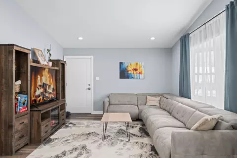 Living - 2212 Fulle St, Rolling Meadows, IL 60008 photo 1 of 4