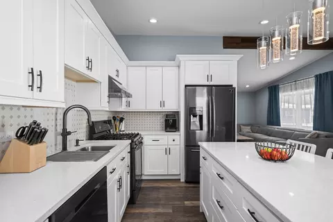 Kitchen - 2212 Fulle St, Rolling Meadows, IL 60008 photo 4 of 5