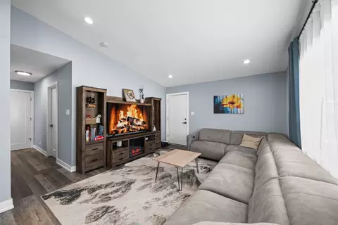 Living - 2212 Fulle St, Rolling Meadows, IL 60008 photo 2 of 4