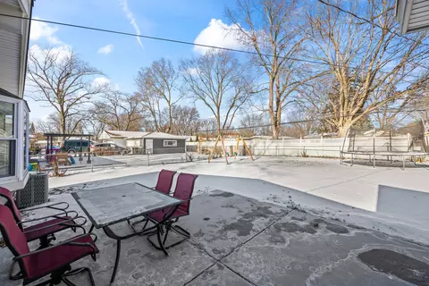 Exterior - 2212 Fulle St, Rolling Meadows, IL 60008 photo 3 of 7