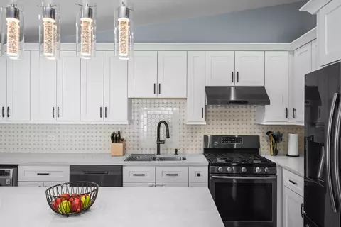 Kitchen - 2212 Fulle St, Rolling Meadows, IL 60008 photo 2 of 5