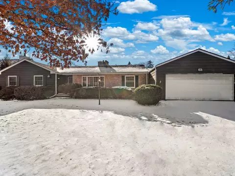 63 Franklin Pl E, Lake Forest, IL 60045