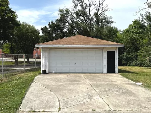 Exterior - 664 E 142nd St, Dolton, IL 60419 photo 3 of 4