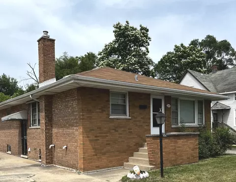 Exterior - 664 E 142nd St, Dolton, IL 60419 photo 2 of 4