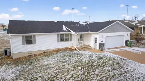 2712 N 13th St, Clinton, IA 52732
