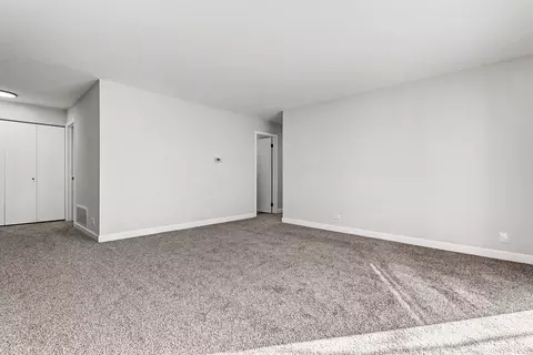 Living - 1051 Driftwood Ct #A2, Wheeling, IL 60090 photo 1 of 2