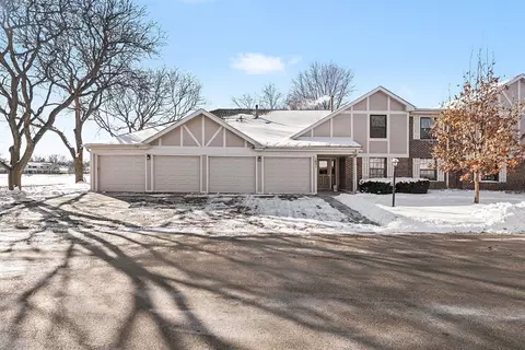1051 Driftwood Ct #A2, Wheeling, IL 60090