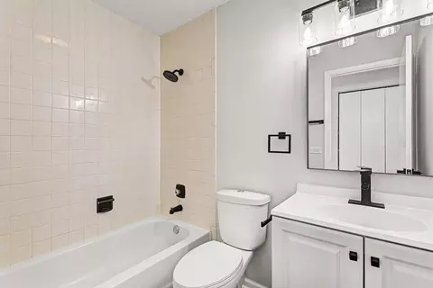 Bath - 1051 Driftwood Ct #A2, Wheeling, IL 60090 photo 2 of 2