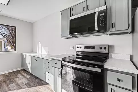 Kitchen - 1051 Driftwood Ct #A2, Wheeling, IL 60090 photo 1 of 2