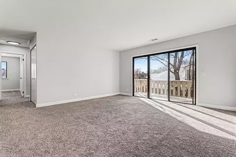 Living - 1051 Driftwood Ct #A2, Wheeling, IL 60090 photo 2 of 2