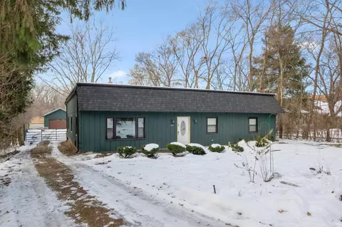 2113 Highwood Rd, Mchenry, IL 60051