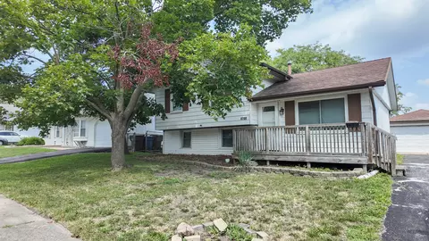 4700 Salem Ct, Richton Park, IL 60471