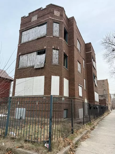 2445 E 74th Pl, Chicago, IL 60649