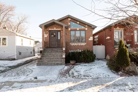 4817 S Luna Ave, Chicago, IL 60638