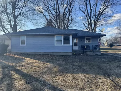 704 S Park Ave, La Moille, IL 61330