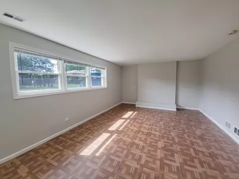 Living - 6037 Spring Ln, Matteson, IL 60443 photo 7 of 7