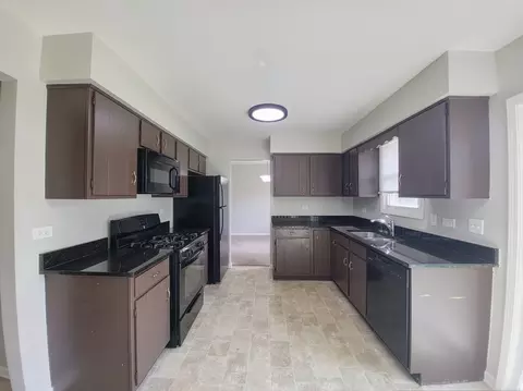 Kitchen - 6037 Spring Ln, Matteson, IL 60443 photo 2 of 3