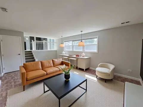 Living - 6037 Spring Ln, Matteson, IL 60443 photo 3 of 7