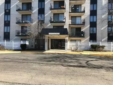 9731 N Fox Glen Dr #5C, Niles, IL 60714