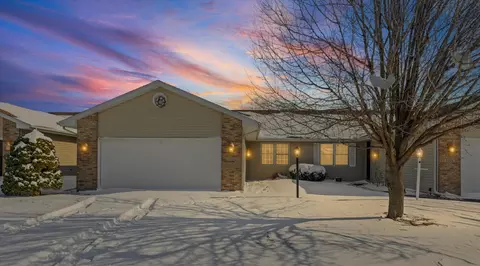1004 Waters Edge Rd, Champaign, IL 61822