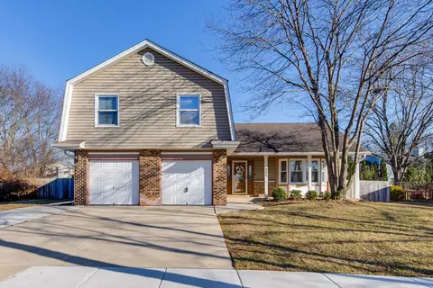 4075 N Parkside Dr, Hoffman Estates, IL 60192