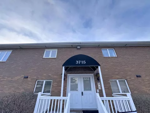 3715 35th St #3, Moline, IL 61265