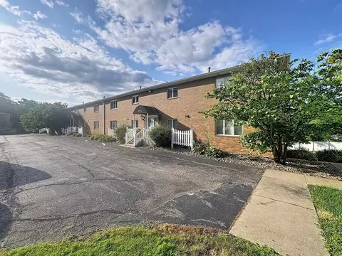 Exterior - 3715 35th St #3, Moline, IL 61265 photo 1 of 6