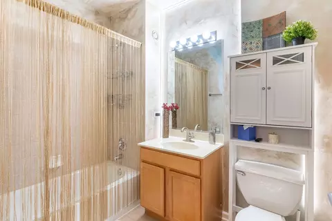 Bath - Undisclosed, Chicago, IL 60661 photo 1 of 3