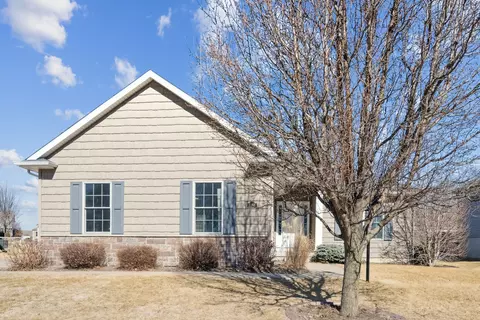 3366 Field Sike Dr, Bettendorf, IA 52722