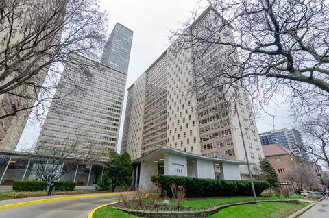 3950 N Lake Shore Dr #1811, Chicago, IL 60613