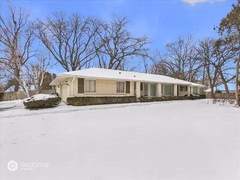 731 Mellody Rd, Lake Forest, IL 60045