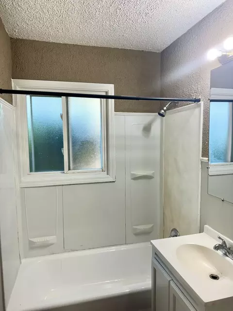 Bath - 1212 E 151st St, Dolton, IL 60419 photo 1 of 2