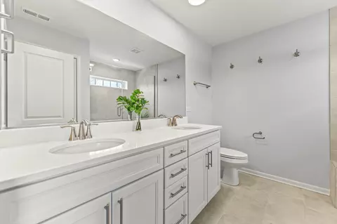 Bath - 1241 Draper Rd, Mchenry, IL 60050 photo 2 of 4