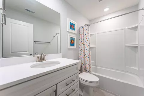 Bath - 1241 Draper Rd, Mchenry, IL 60050 photo 4 of 4