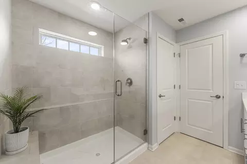 Bath - 1241 Draper Rd, Mchenry, IL 60050 photo 3 of 4