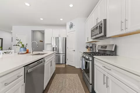 Kitchen - 1241 Draper Rd, Mchenry, IL 60050 photo 2 of 4