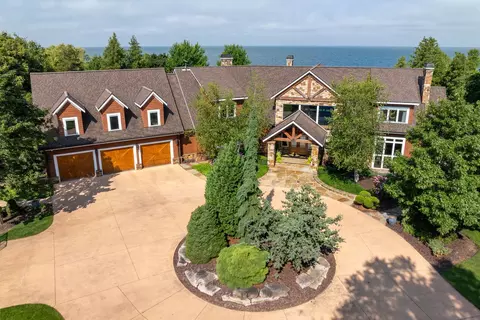 5707 Bay Shore Dr, Sturgeon Bay, WI 54235