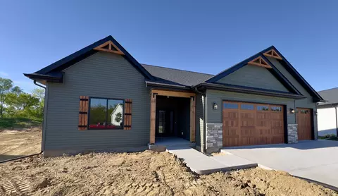 691 Sweet Wood Ln, Blue Grass, IA 52726