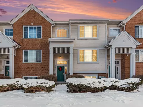 4325 Savoy Ln, Mchenry, IL 60050