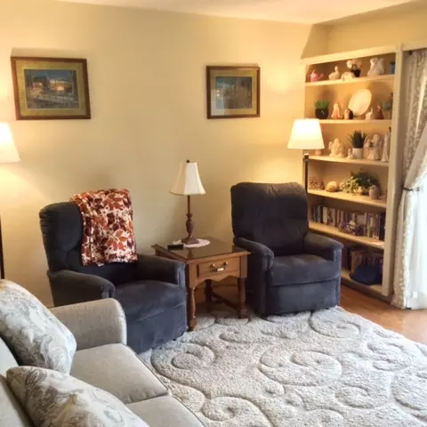 Living - 23 Cherry Hill Ct #124, Hampton, IL 61256 photo 1 of 3
