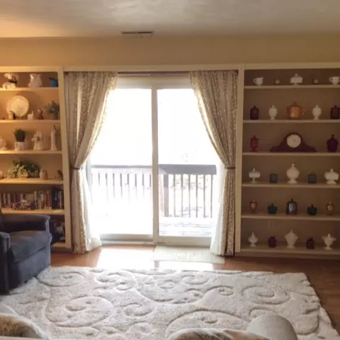 Living - 23 Cherry Hill Ct #124, Hampton, IL 61256 photo 2 of 3