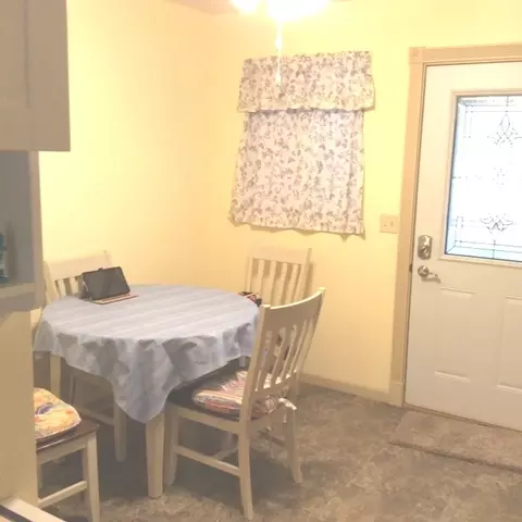 Dining - 23 Cherry Hill Ct #124, Hampton, IL 61256 photo 1 of 2