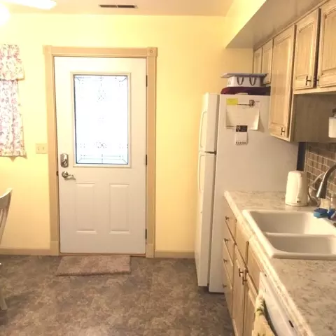 Kitchen - 23 Cherry Hill Ct #124, Hampton, IL 61256 photo 1 of 4