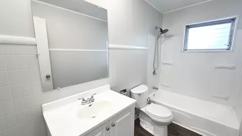 Bath - 619 E 152nd St, Dolton, IL 60419 photo 2 of 2
