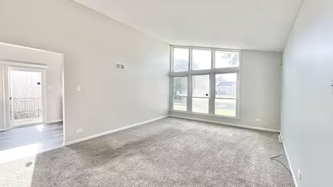 Living - 619 E 152nd St, Dolton, IL 60419 photo 1 of 3