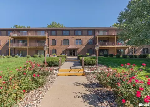 1350 Kimberly Ridge Rd #310, Bettendorf, IA 52722