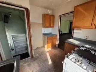 Entry Way - Undisclosed, Elgin, IL 60120 photo 2 of 3